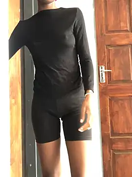 Caramel102004 online show from April 24, 9:56 am