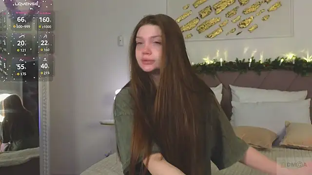 Nicole Broown  online show from January 12, 9:09 pm