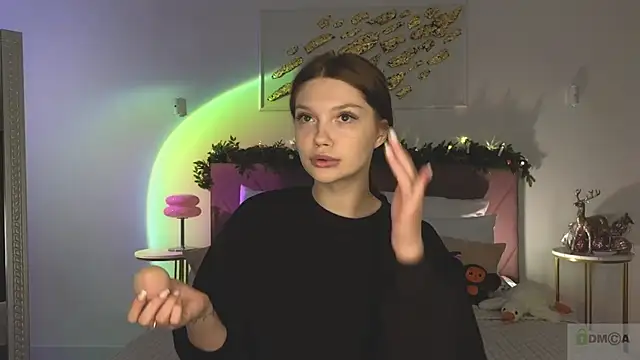 Nicole Broown  online show from January 15, 9:18 pm