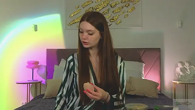 Nicole Broown  online show from February 12, 9:21 pm