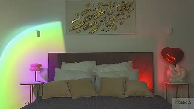 Nicole Broown  online show from February 14, 9:00 pm