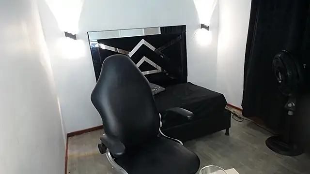 MarianaRojas  online show from March 14, 11:32 pm