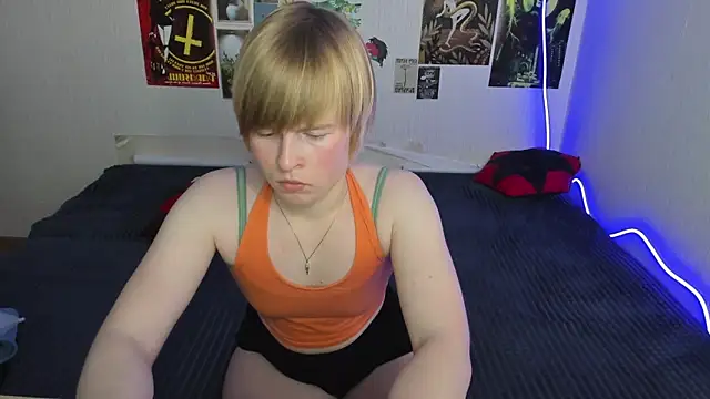 Cattie w  online show from February 12, 1:11 am