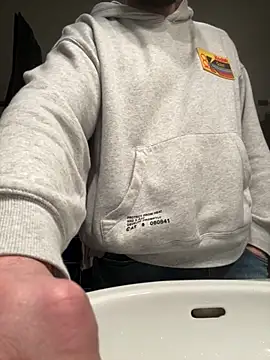 Snapshot of straight2fucked chatting on March 4, 6:47 pm straight2fucked online show from March 4, 6:47 pm