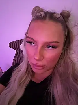 blondeeee online show from July 1, 3:34 pm