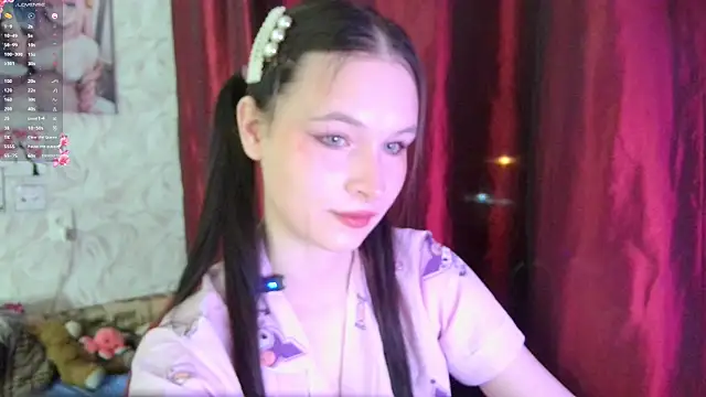 Snapshot of LolaVibe chatting on November 13, 7:02 pm LolaVibe online show from November 13, 7:02 pm