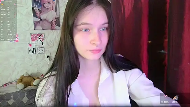 Snapshot of LolaVibe chatting on November 17, 7:30 pm LolaVibe online show from November 17, 7:30 pm