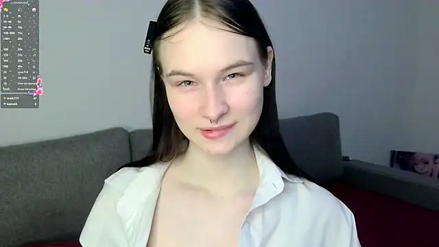 Snapshot of LolaVibe chatting on February 16, 1:13 am LolaVibe online show from February 16, 1:13 am