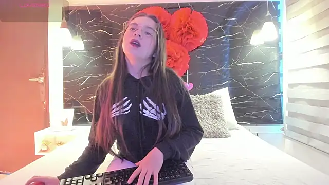 ZOE LE online show from February 27, 11:43 am