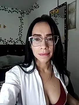 YaraDuartee online show from February 4, 1:00 am