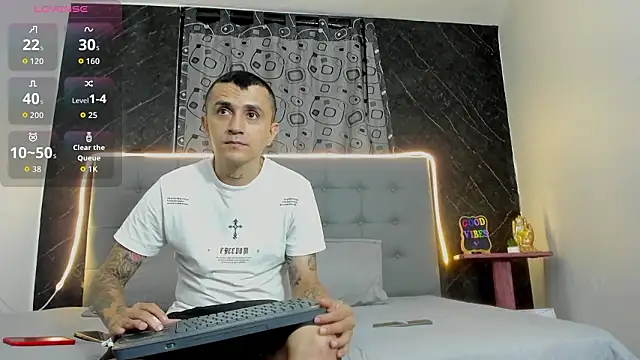 CharlotteAndSimon online show from March 13, 1:01 am