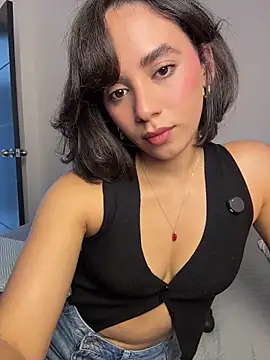 Snapshot of Capricho_01 chatting on July 11, 8:33 pm Capricho 01 online show from July 11, 8:33 pm