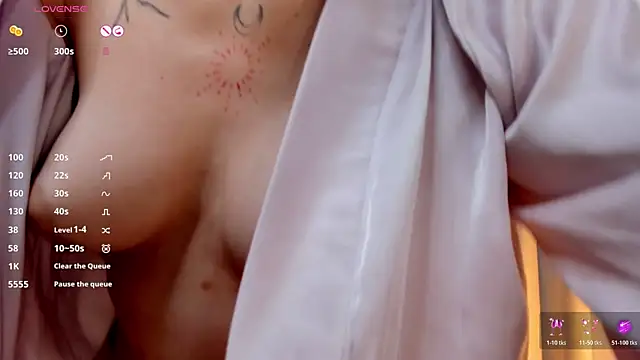 AmyVilvet  online show from April 5, 10:40 pm