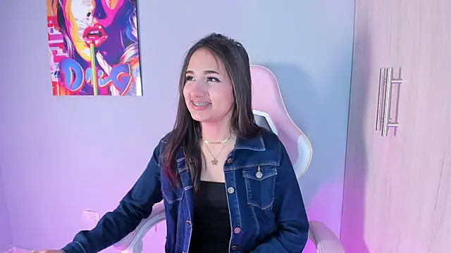 Snapshot of Athenea__fox chatting on December 14, 11:48 am Athenea fox online show from December 14, 11:48 am