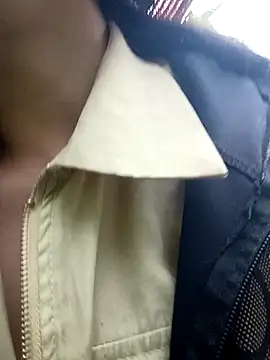 Snapshot of bree-zz chatting on February 2, 2:21 am bree-zz online show from February 2, 2:21 am