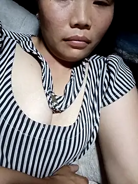 Snapshot of bree-zz chatting on February 23, 12:35 pm bree-zz online show from February 23, 12:35 pm