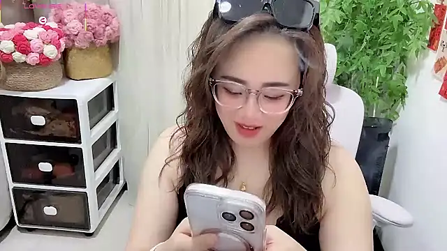 Snapshot of NEWONETO chatting on July 11, 1:25 pm NEWONETO online show from July 11, 1:25 pm