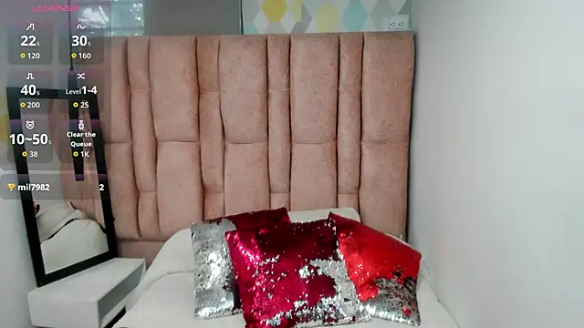 Issa Milf   online show from April 7, 1:11 pm