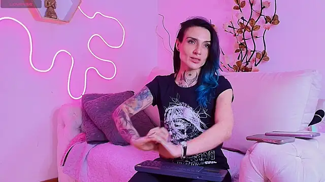 Snapshot of leblanc_eva chatting on October 7, 5:10 pm leblanc eva online show from October 7, 5:10 pm