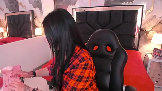 Snapshot of SusanVilla chatting on December 20, 8:16 pm SusanVilla online show from December 20, 8:16 pm