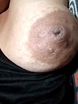 Hotmommax online show from April 5, 7:55 pm