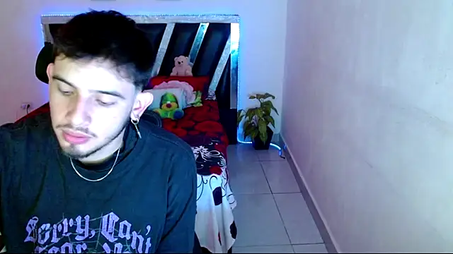 Snapshot of Sebasxxl12 chatting on May 21, 9:44 pm Sebasxxl12 online show from May 21, 9:44 pm