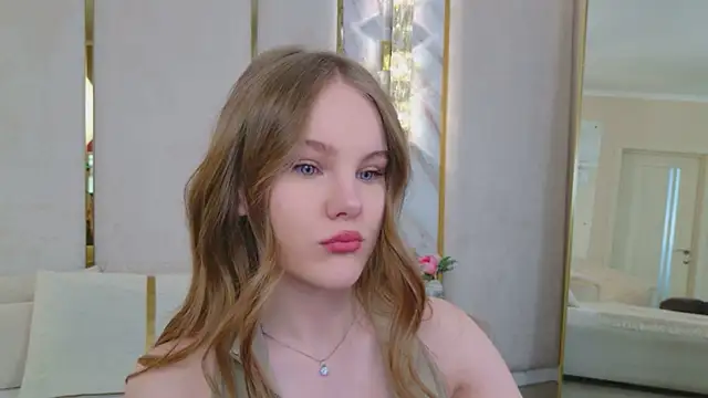 Snapshot of Lili_Lohan chatting on May 31, 5:04 am Lili Lohan online show from May 31, 5:04 am