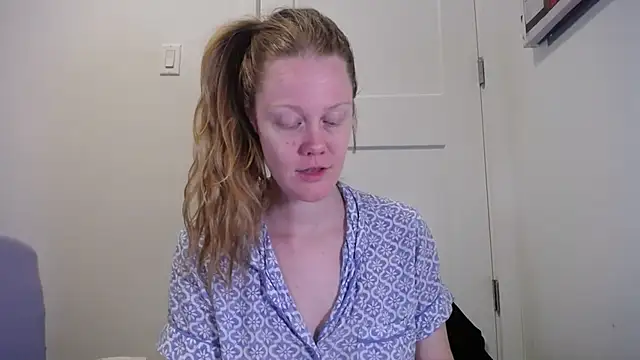 naughtyfox89 online show from March 22, 3:32 am