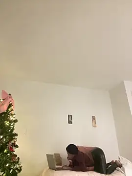 tia   fox online show from March 3, 2:39 am