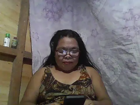 Snapshot of cris_tita chatting on June 1, 1:02 pm cris tita online show from June 1, 1:02 pm