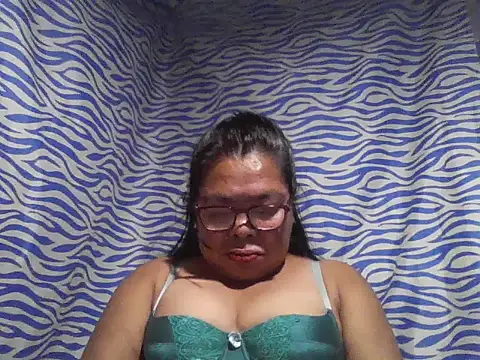 Snapshot of cris_tita chatting on June 23, 2:15 pm cris tita online show from June 23, 2:15 pm