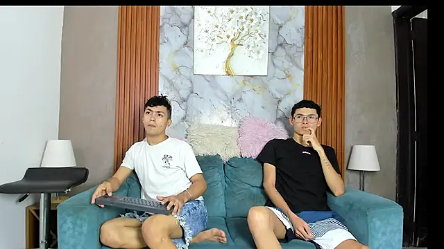 Snapshot of VERY_HOT_GUYS chatting on June 17, 7:11 am VERY HOT GUYS online show from June 17, 7:11 am