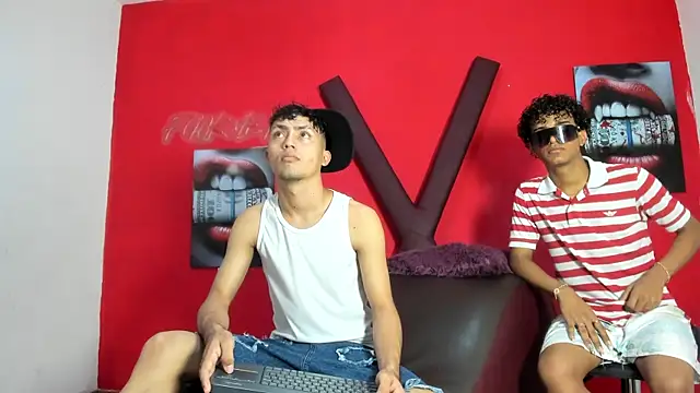 Snapshot of VERY_HOT_GUYS chatting on June 30, 1:23 pm VERY HOT GUYS online show from June 30, 1:23 pm