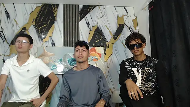 Snapshot of VERY_HOT_GUYS chatting on July 2, 3:18 pm VERY HOT GUYS online show from July 2, 3:18 pm