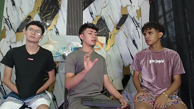 Snapshot of VERY_HOT_GUYS chatting on July 18, 1:15 pm VERY HOT GUYS online show from July 18, 1:15 pm