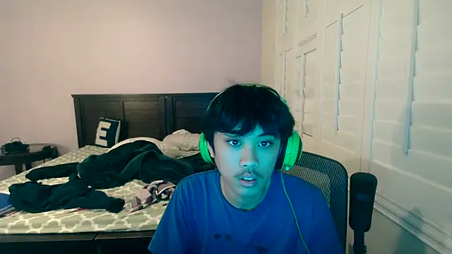 youngasianboy2007 online show from April 26, 9:18 am