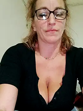 Fifi83Bell online show from November 3, 9:38 pm