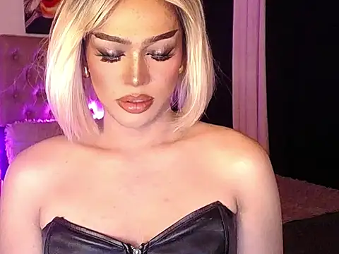 Snapshot of Kessey_Herera chatting on February 6, 12:19 pm Kessey Herera online show from February 6, 12:19 pm