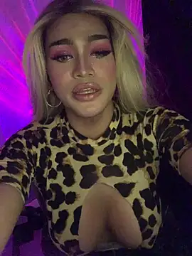 Snapshot of Kessey_Herera chatting on March 15, 11:00 pm Kessey Herera online show from March 15, 11:00 pm