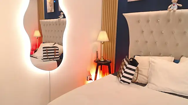 Snapshot of GloryShine chatting on March 4, 12:44 pm GloryShine online show from March 4, 12:44 pm