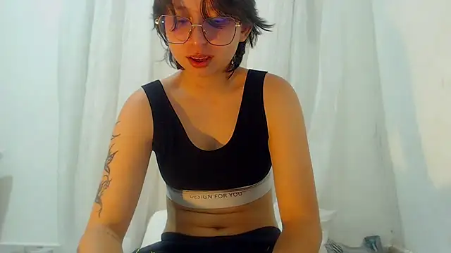 Snapshot of Klaret_Toy chatting on January 11, 3:44 am Klaret Toy online show from January 11, 3:44 am