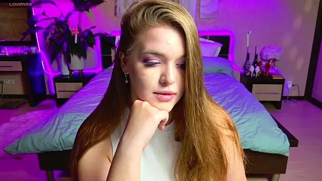 EmilyWhispers online show from May 22, 8:58 pm