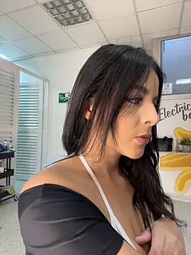 Snapshot of ArieliciousXXX chatting on June 16, 1:14 pm ArieliciousXXX online show from June 16, 1:14 pm
