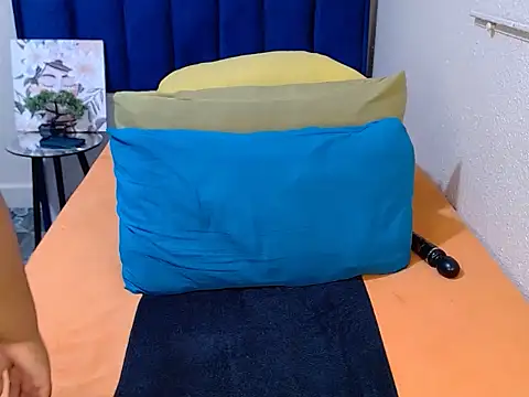 SweetJuicyPussy97 online show from July 27, 7:10 pm