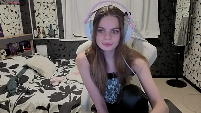 xAlisontiny online show from March 7, 8:50 pm