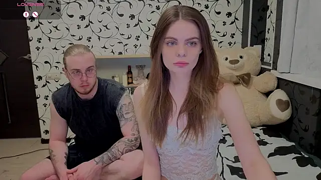 xAlisontiny online show from April 6, 9:05 pm