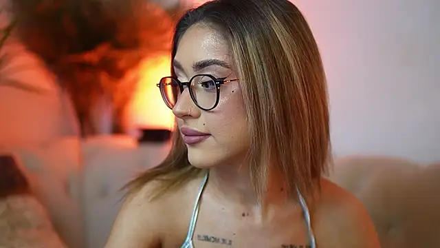 Snapshot of AileenKiss chatting on June 9, 8:20 pm AileenKiss online show from June 9, 8:20 pm