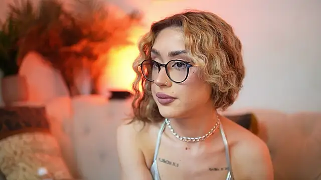 Snapshot of AileenKiss chatting on July 12, 8:11 pm AileenKiss online show from July 12, 8:11 pm