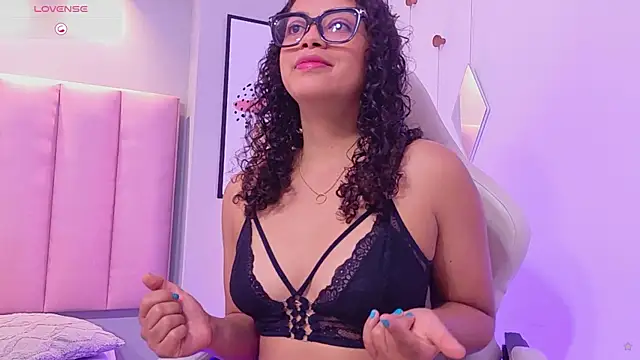 CamilaLevy online show from April 18, 12:20 pm