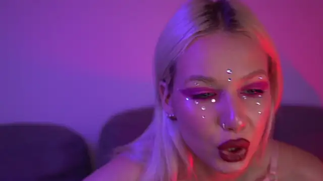 RanyThomson online show from March 29, 2:28 pm